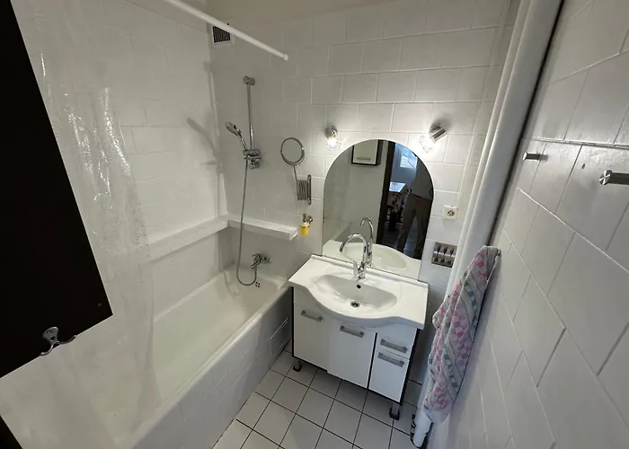 Проживание в семье Private Rooms, Stunning Views, Top-floor With Balcony, Bathtub, Internet, Coffee