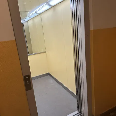 홈스테이 Private Rooms, Stunning Views, Top-floor With Balcony, Bathtub, Internet, Coffee 프라하
