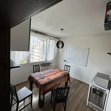 Private Rooms, Stunning Views, Top-floor With Balcony, Bathtub, Internet, Coffee 홈스테이 프라하
