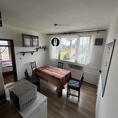 Private Rooms, Stunning Views, Top-floor With Balcony, Bathtub, Internet, Coffee * Πράγα